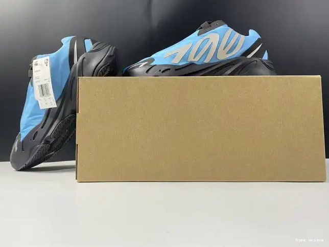 hype 700 Boost MNVN ADIDAS GZ3079 'Bright Yeezy Cyan' 0526